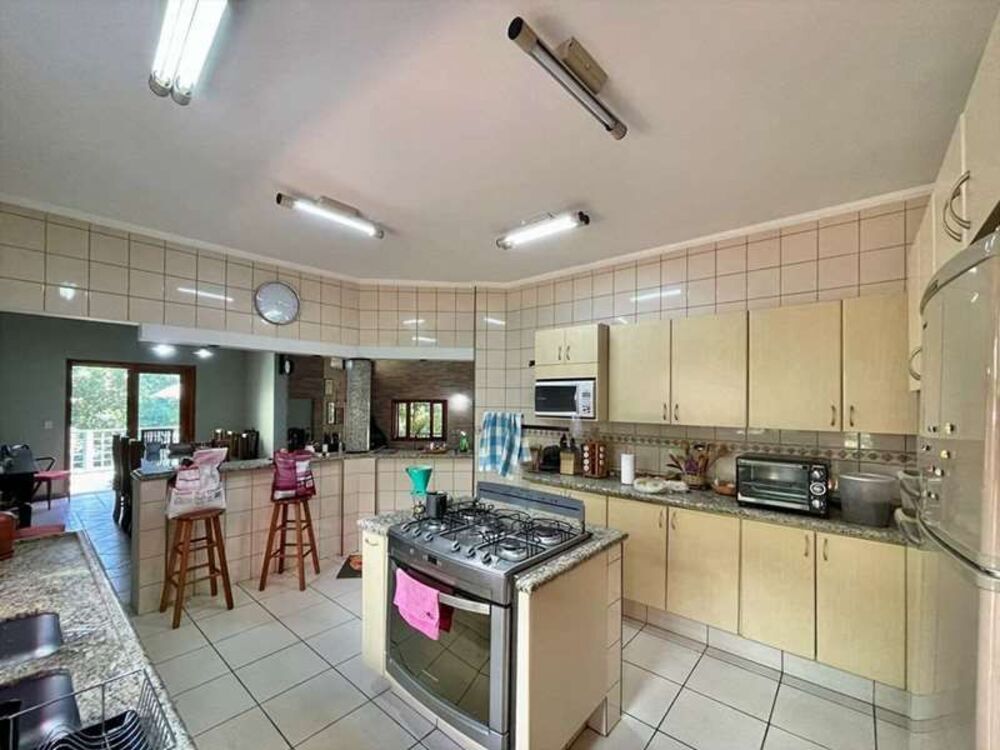 Casa de Condomínio à venda com 4 quartos, 444m² - Foto 3