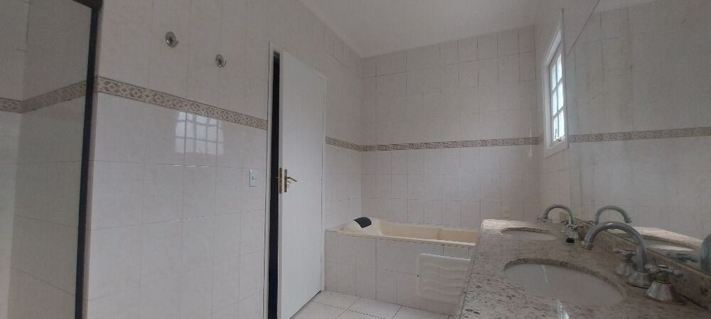 Casa de Condomínio para alugar com 6 quartos, 450m² - Foto 6