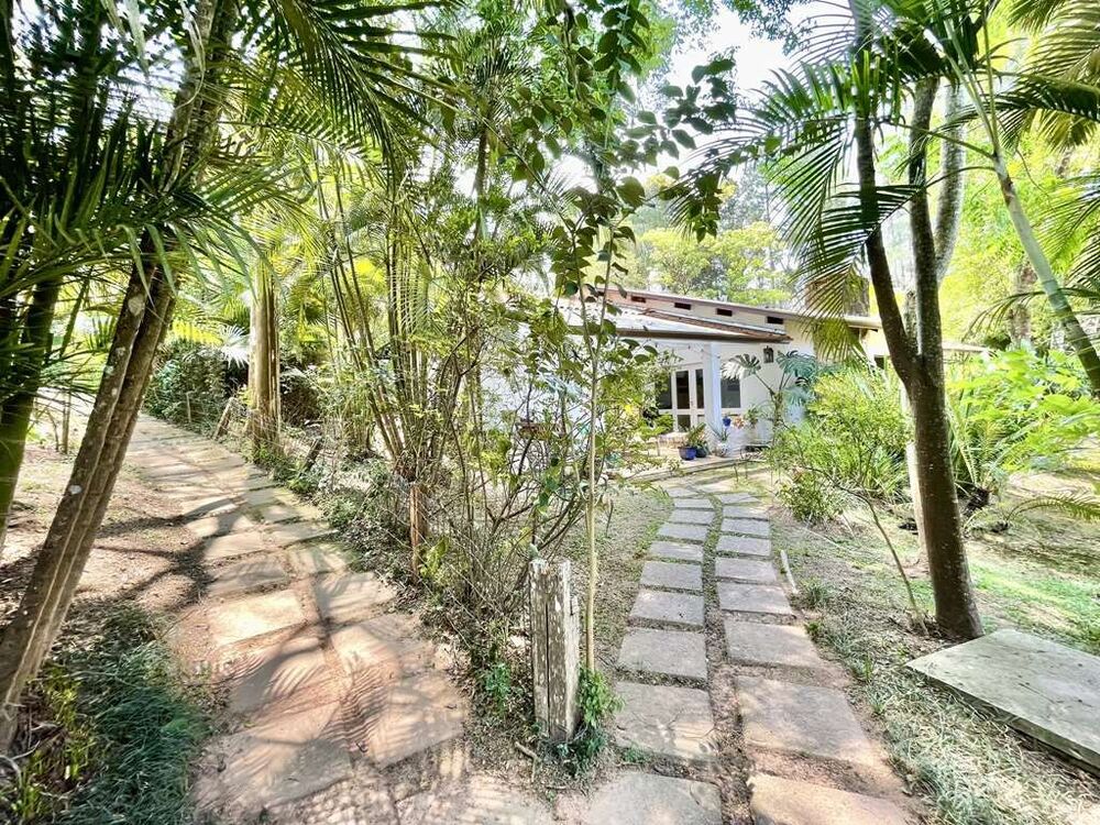 Casa de Condomínio à venda com 4 quartos, 282m² - Foto 1