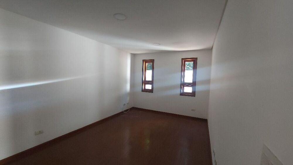 Casa de Condomínio à venda com 3 quartos, 300m² - Foto 2
