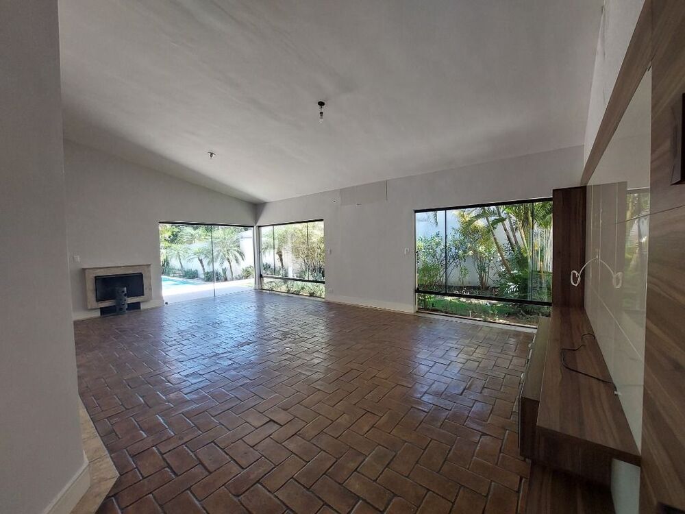 Casa de Condomínio à venda e aluguel com 4 quartos, 535m² - Foto 2