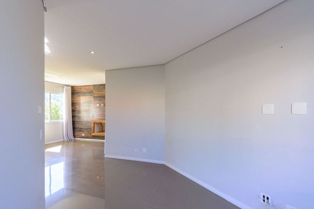 Casa de Condomínio à venda com 3 quartos, 220m² - Foto 1