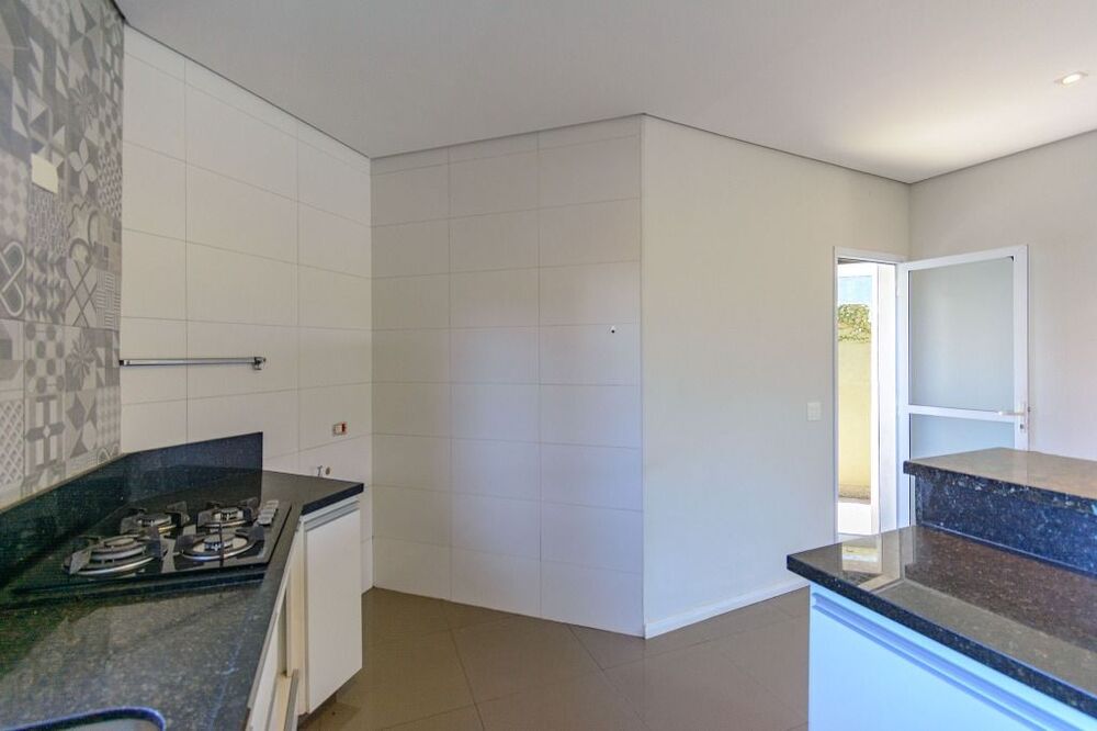Casa de Condomínio à venda com 3 quartos, 220m² - Foto 3