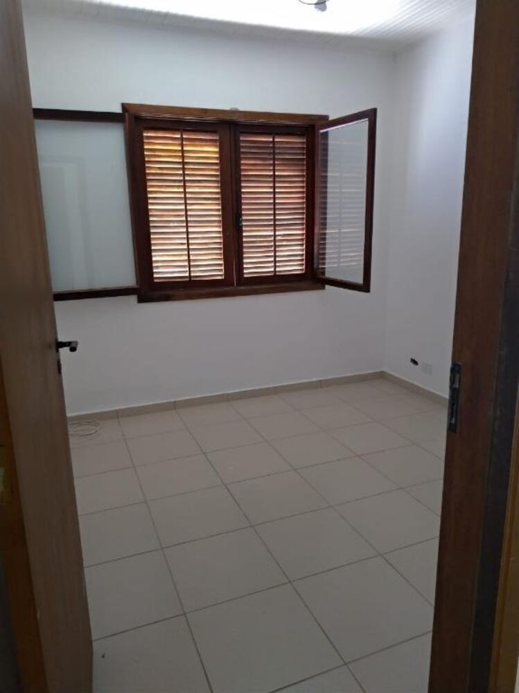 Casa de Condomínio à venda com 4 quartos, 250m² - Foto 5