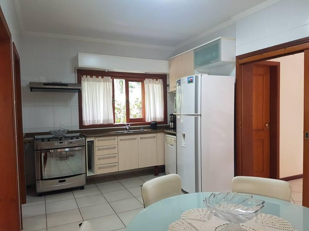 Casa de Condomínio à venda com 3 quartos, 290m² - Foto 2
