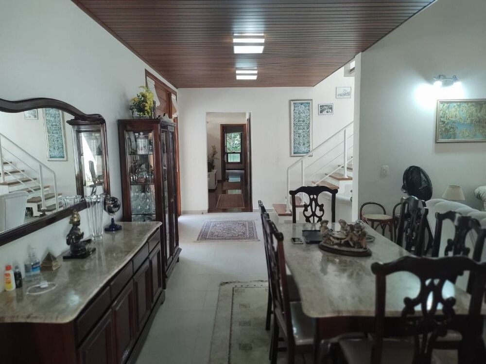 Casa de Condomínio à venda com 3 quartos, 335m² - Foto 2