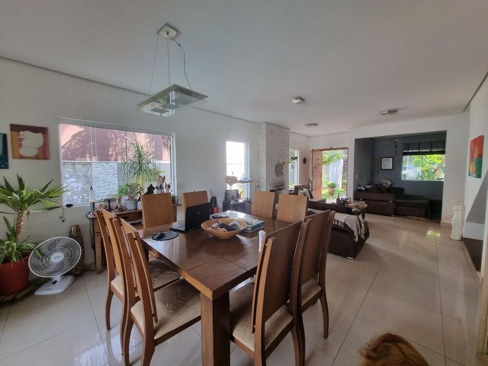 Casa de Condomínio à venda com 3 quartos, 250m² - Foto 3