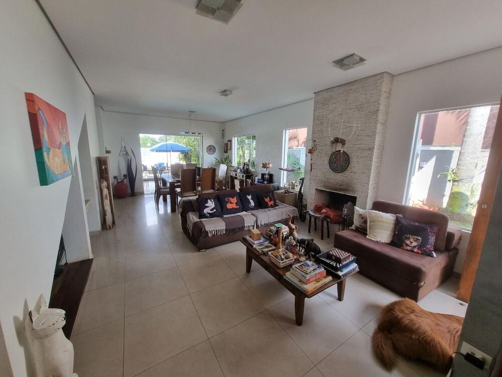 Casa de Condomínio à venda com 3 quartos, 250m² - Foto 2