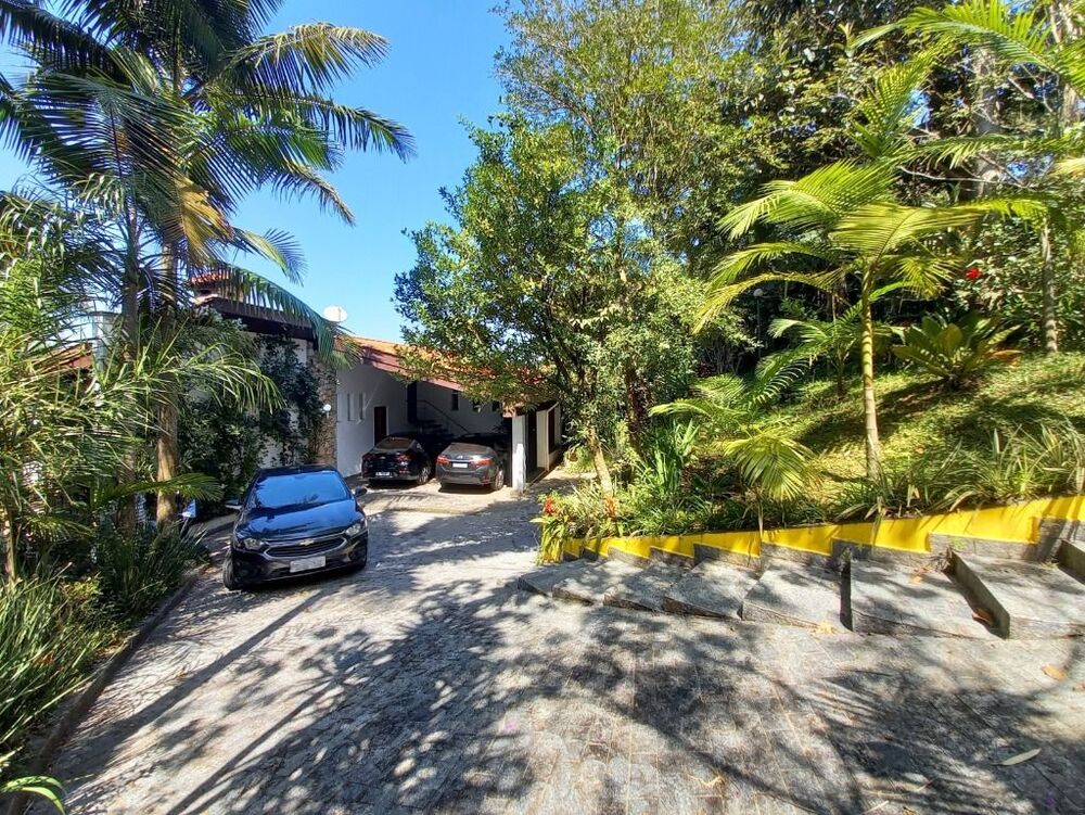 Casa de Condomínio à venda e aluguel com 5 quartos, 553m² - Foto 1