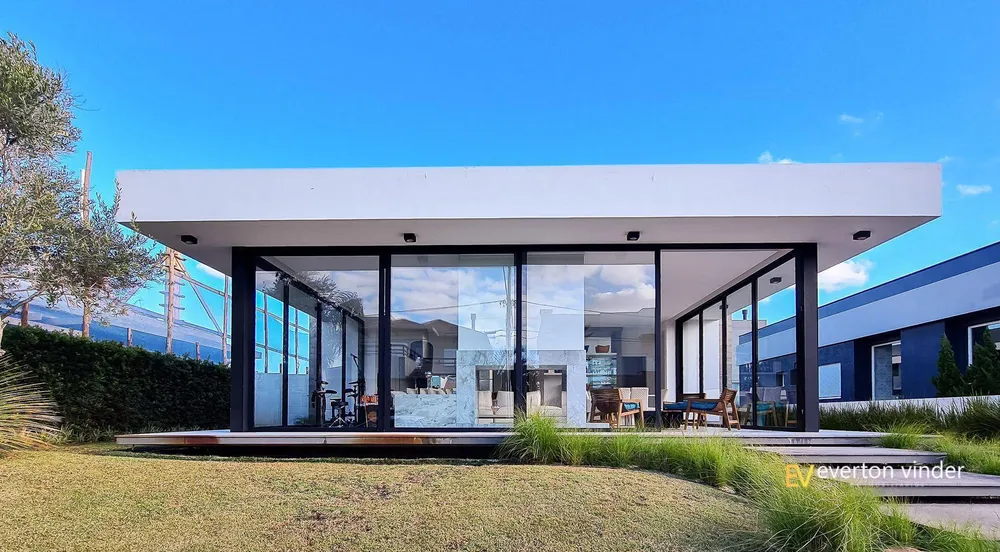 Casa, 4 quartos, 204 m² - Foto 1