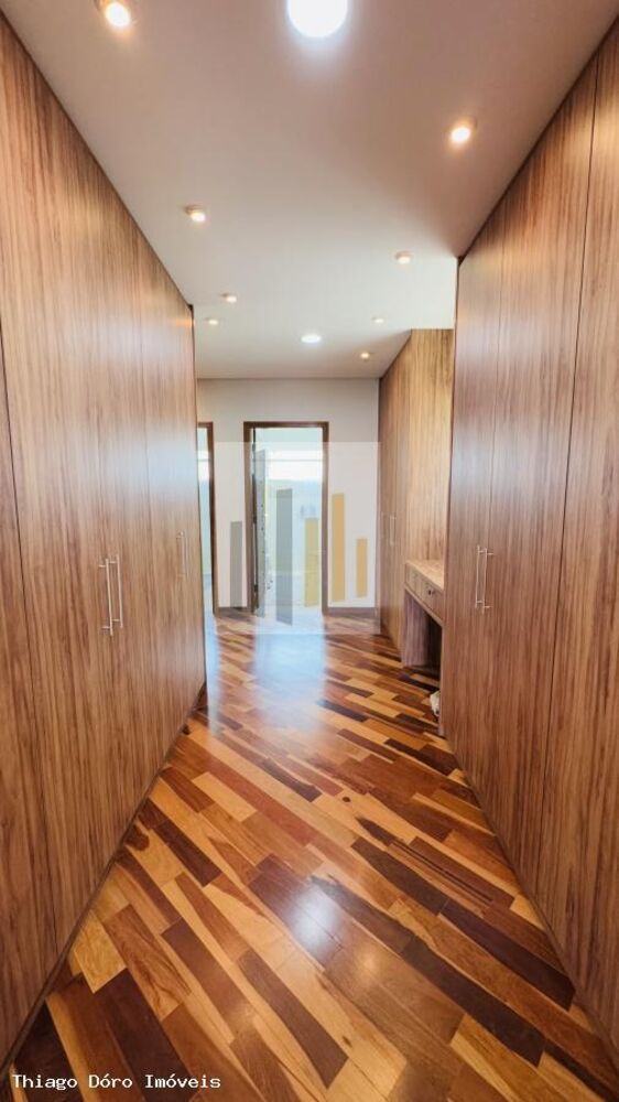 Casa, 4 quartos, 260 m² - Foto 1