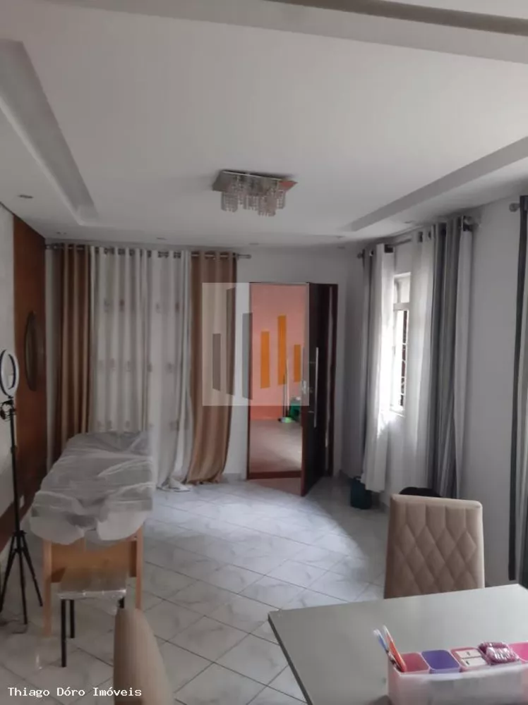 Casa à venda com 4 quartos, 250m² - Foto 1