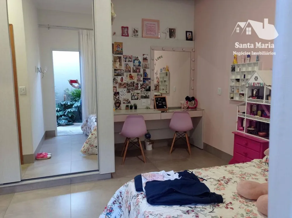 Casa, 3 quartos, 259 m² - Foto 1