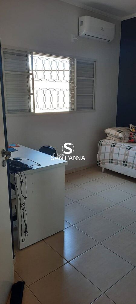 Casa à venda com 3 quartos, 968m² - Foto 2