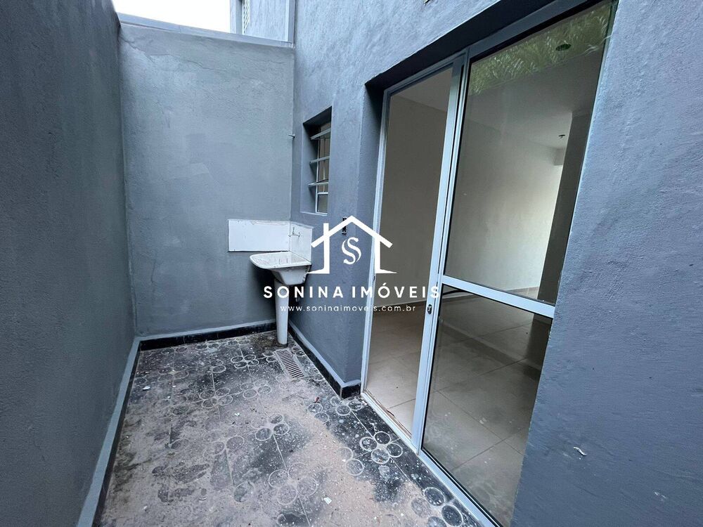 Casa à venda com 2 quartos, 69m² - Foto 5
