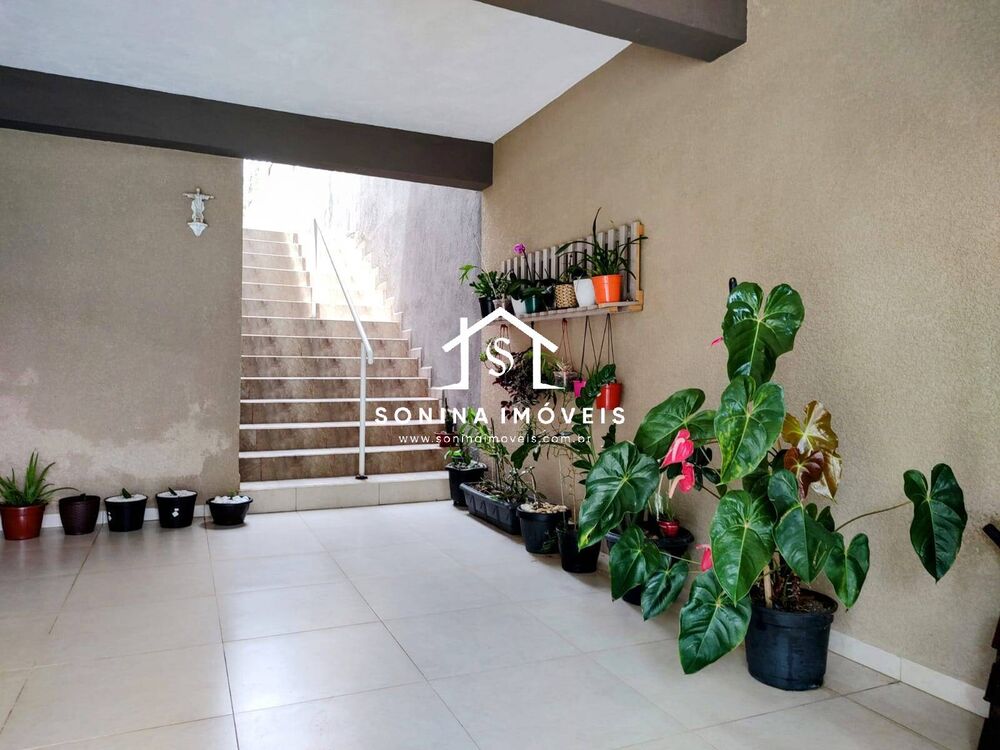 Casa à venda com 3 quartos, 160m² - Foto 1
