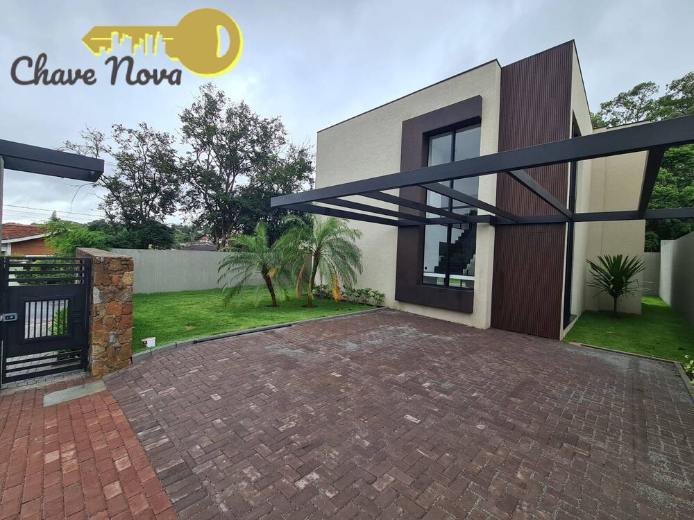 Casa à venda com 3 quartos, 221m² - Foto 1