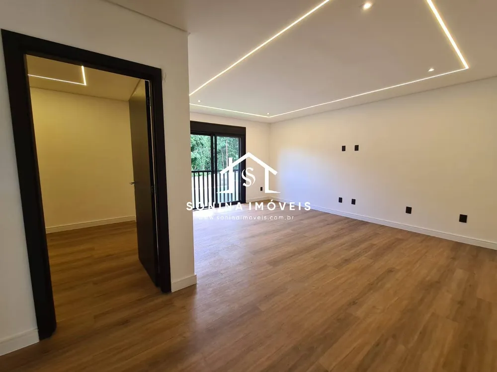 Casa, 3 quartos, 221 m² - Foto 1