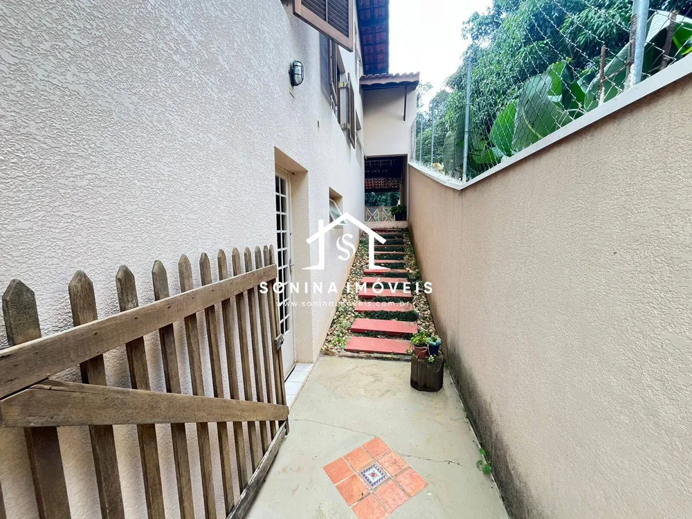 Casa, 4 quartos, 229 m² - Foto 1