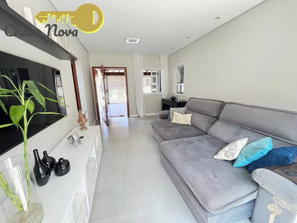 Casa à venda com 3 quartos, 200m² - Foto 3