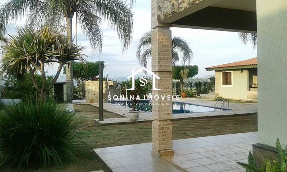 Casa à venda com 3 quartos, 400m² - Foto 1