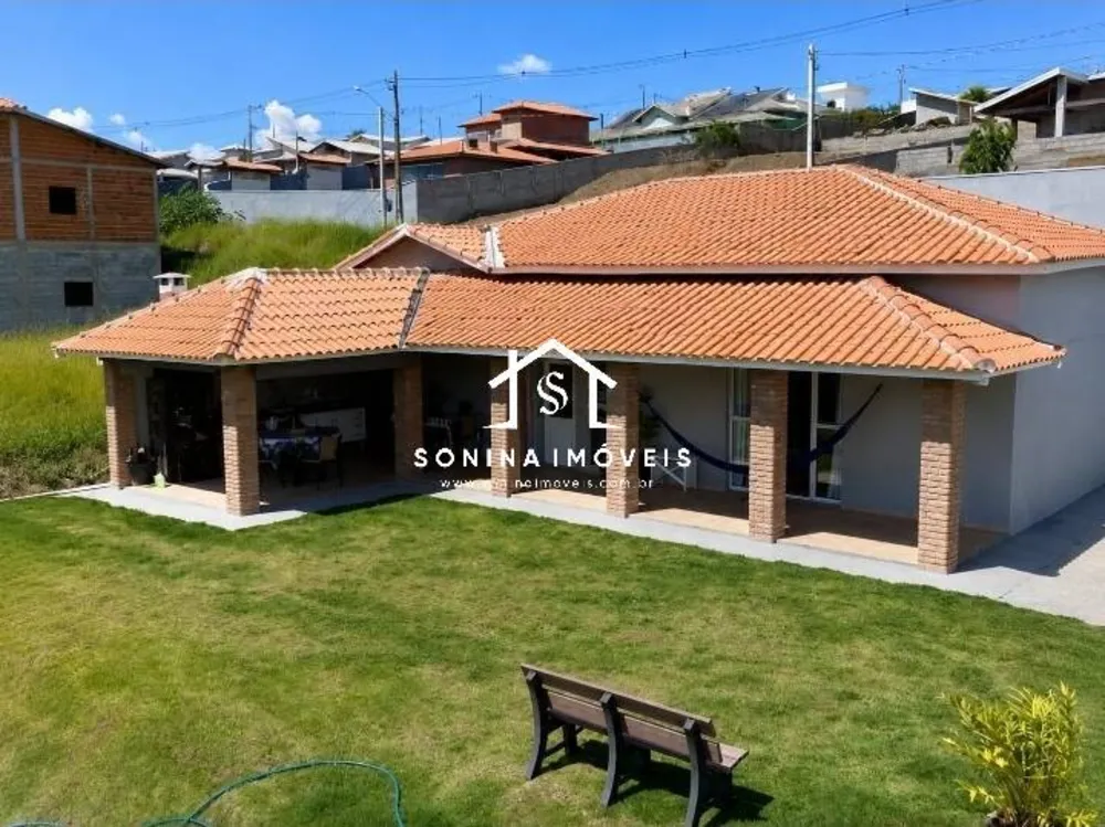 Chácara, 3 quartos, 1574 m² - Foto 1