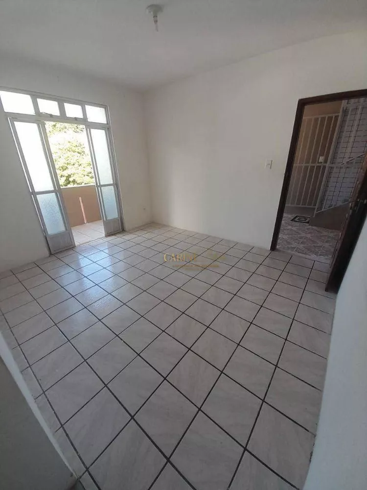 Apartamento à venda com 2 quartos, 70m² - Foto 3