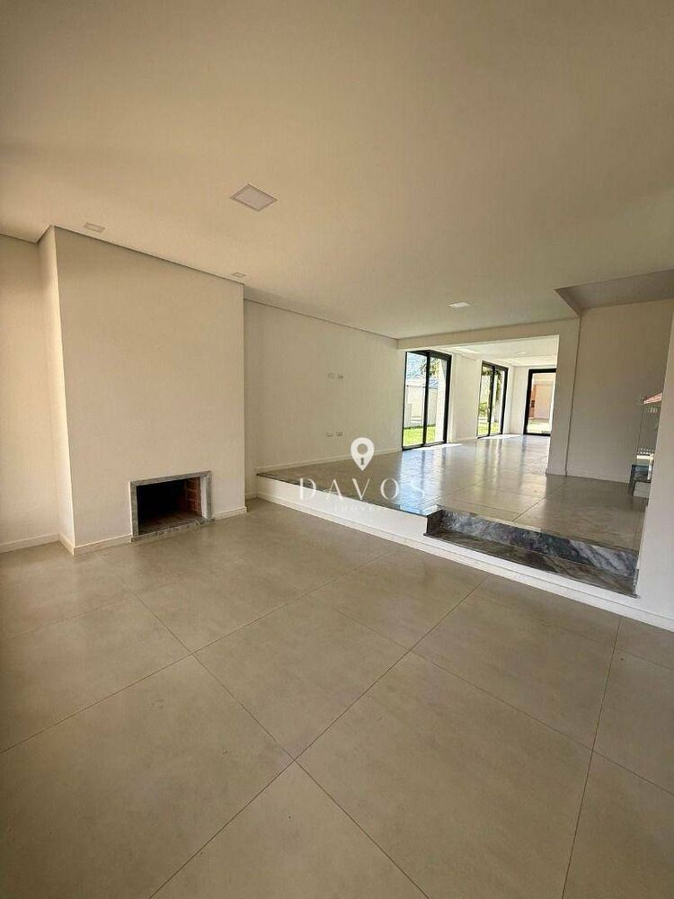 Sobrado, 3 quartos, 323 m² - Foto 1