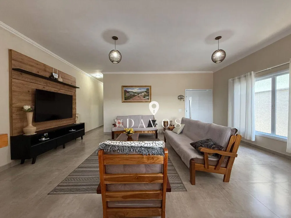 Casa, 3 quartos, 255 m² - Foto 1