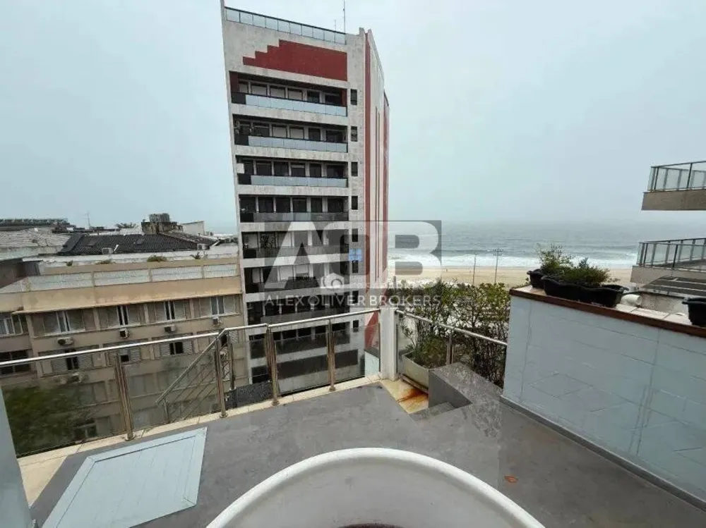 Cobertura, 3 quartos, 222 m² - Foto 1