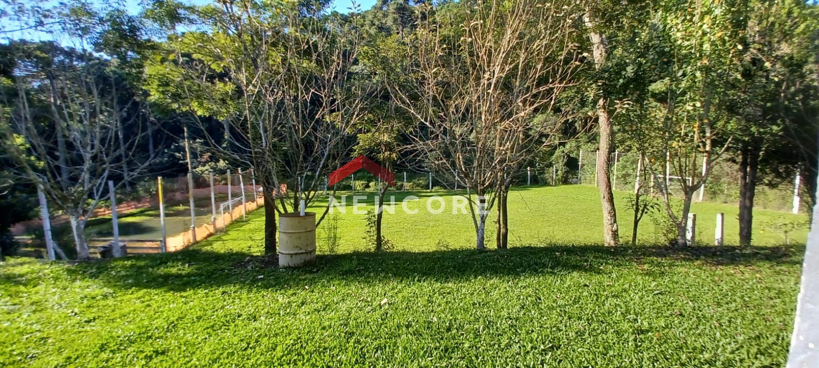 Chácara à venda com 4 quartos, 150m² - Foto 2