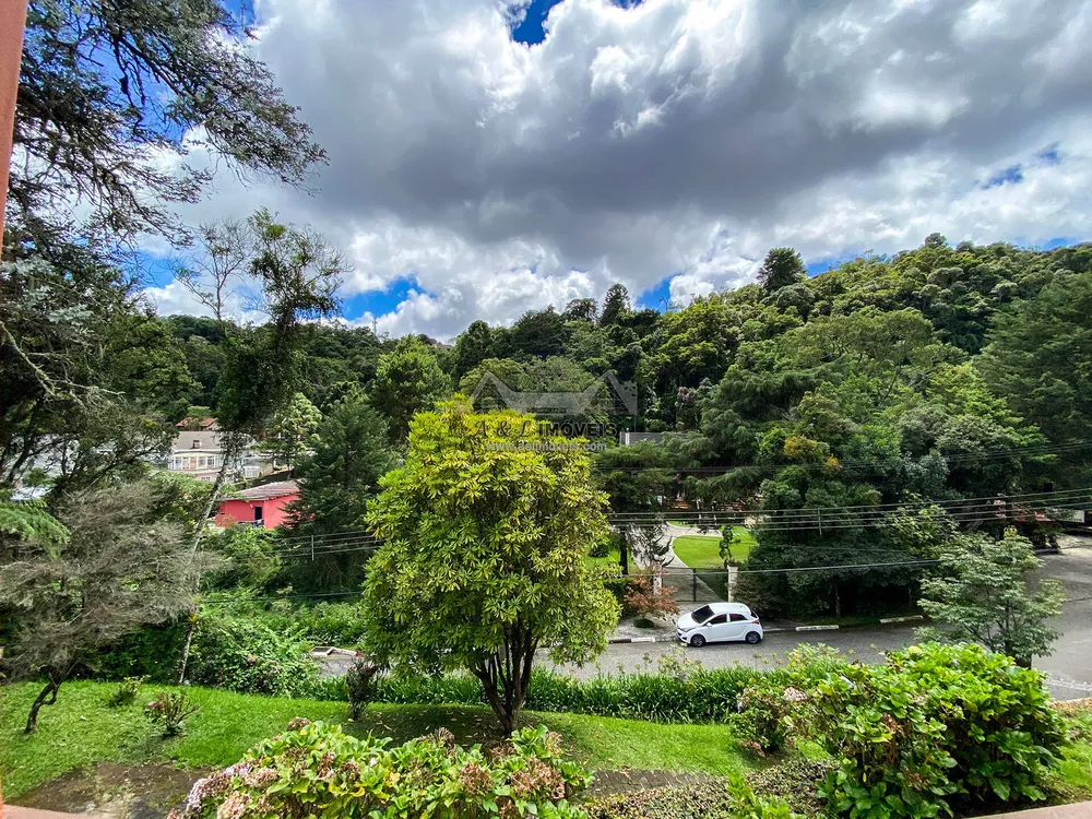 Casa à venda com 6 quartos, 300m² - Foto 3