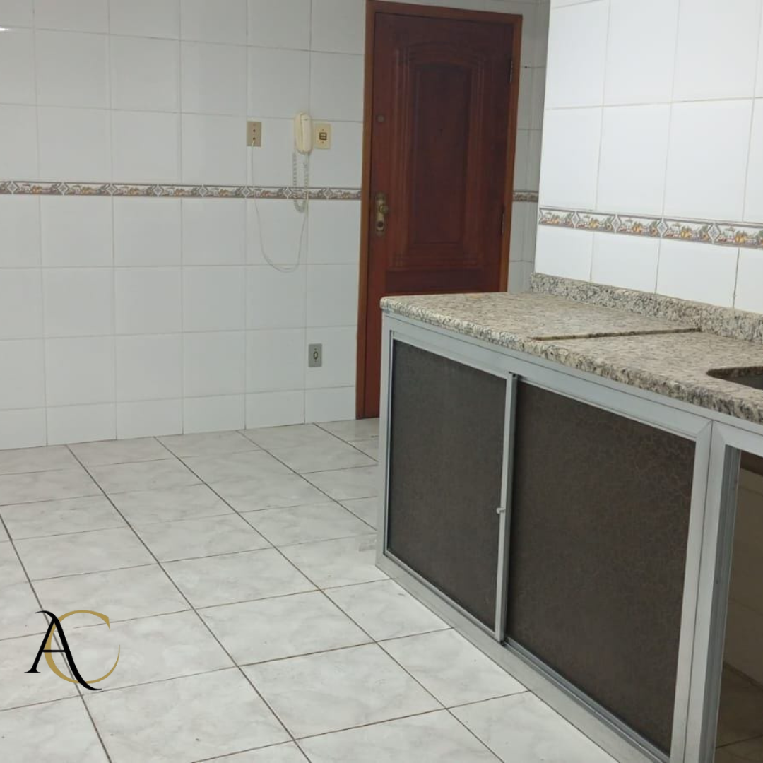 Apartamento à venda com 3 quartos, 150m² - Foto 2