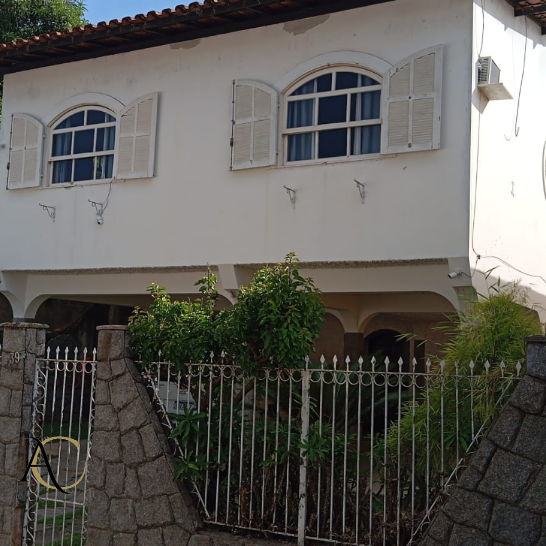 Casa à venda com 4 quartos, 360m² - Foto 1