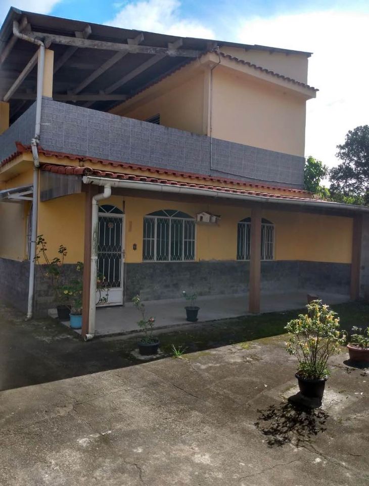 Casa à venda com 4 quartos, 300m² - Foto 1