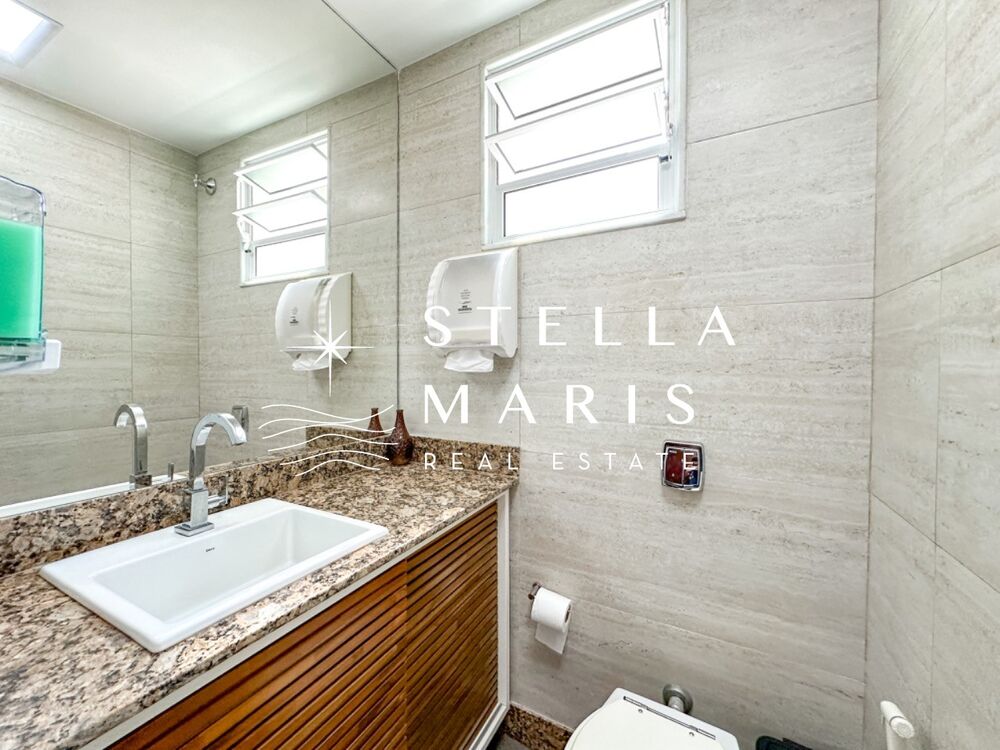 Casa à venda com 9 quartos, 586m² - Foto 2