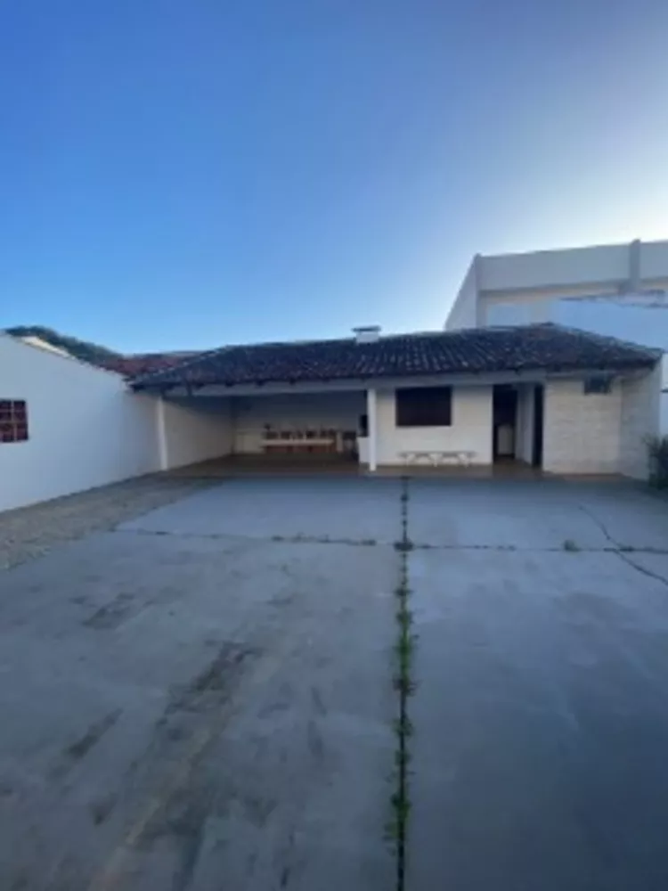 Sobrado à venda com 5 quartos, 300m² - Foto 2