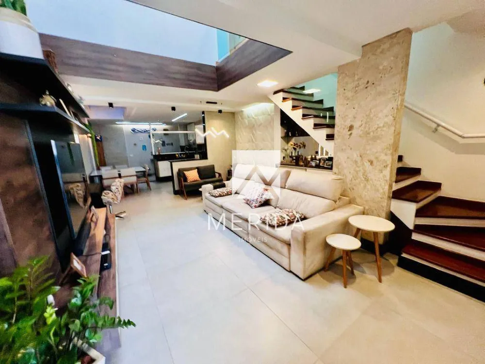 Sobrado, 4 quartos, 221 m² - Foto 1