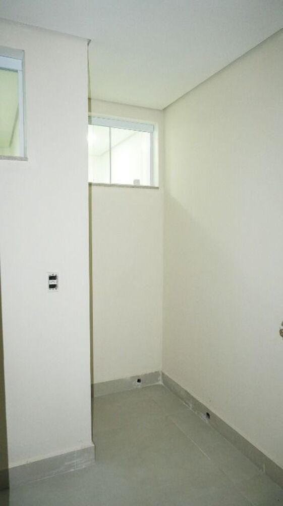Sobrado à venda e aluguel com 8 quartos, 240m² - Foto 3