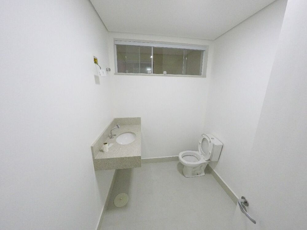 Sobrado à venda e aluguel com 8 quartos, 240m² - Foto 6
