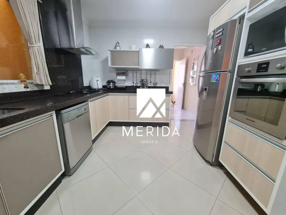 Sobrado, 3 quartos, 298 m² - Foto 1