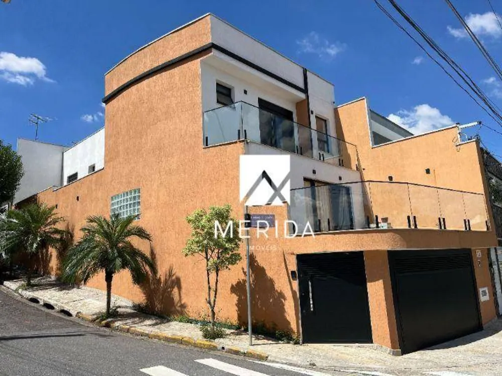 Sobrado, 3 quartos, 258 m² - Foto 1