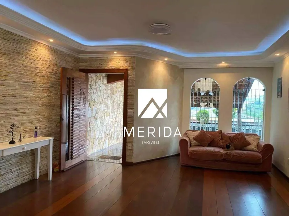 Sobrado, 3 quartos, 347 m² - Foto 1