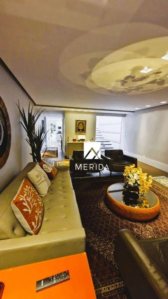 Sobrado, 3 quartos, 258 m² - Foto 1