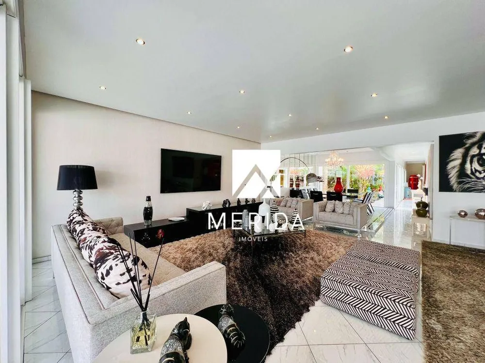 Sobrado, 5 quartos, 595 m² - Foto 1