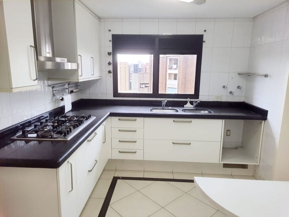 Apartamento à venda e aluguel com 4 quartos, 216m² - Foto 9