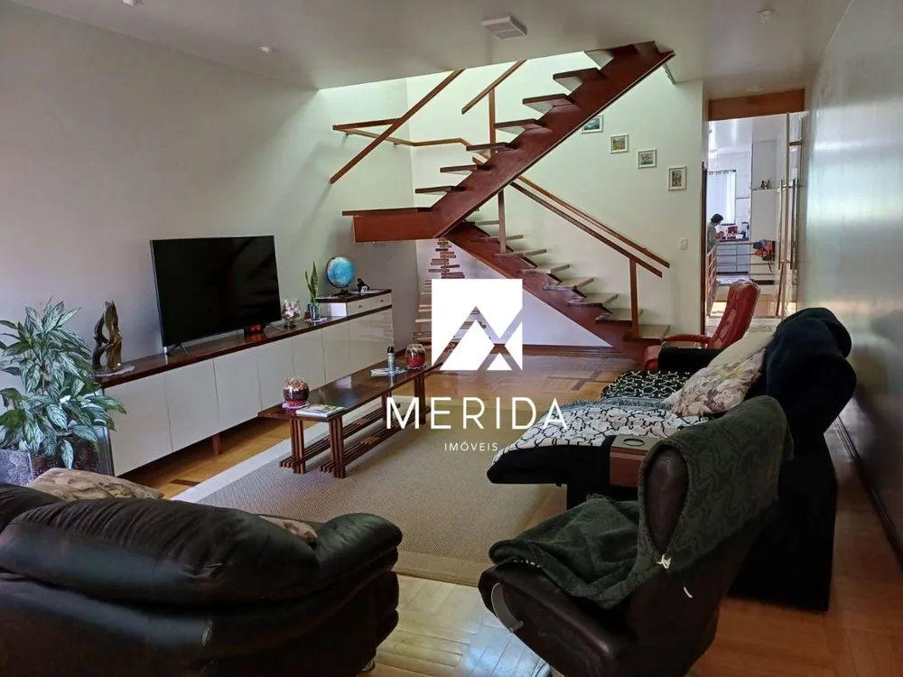 Sobrado, 3 quartos, 305 m² - Foto 1