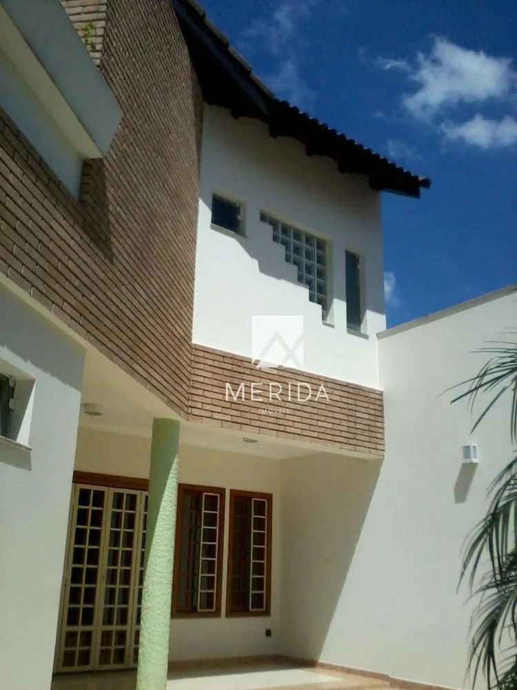 Sobrado, 3 quartos, 246 m² - Foto 1