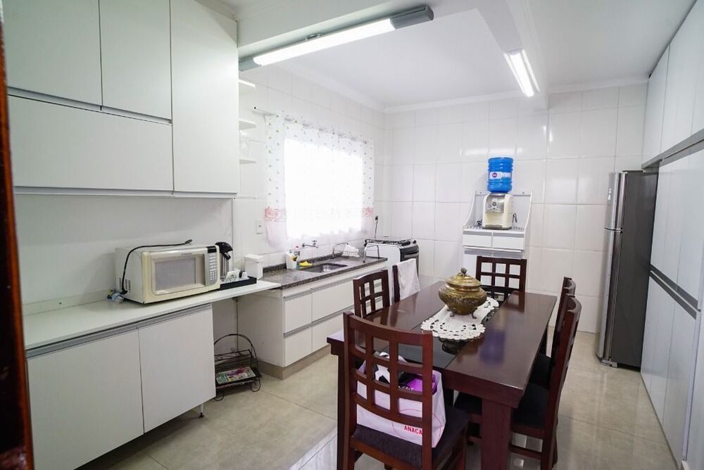Casa à venda com 3 quartos, 225m² - Foto 4