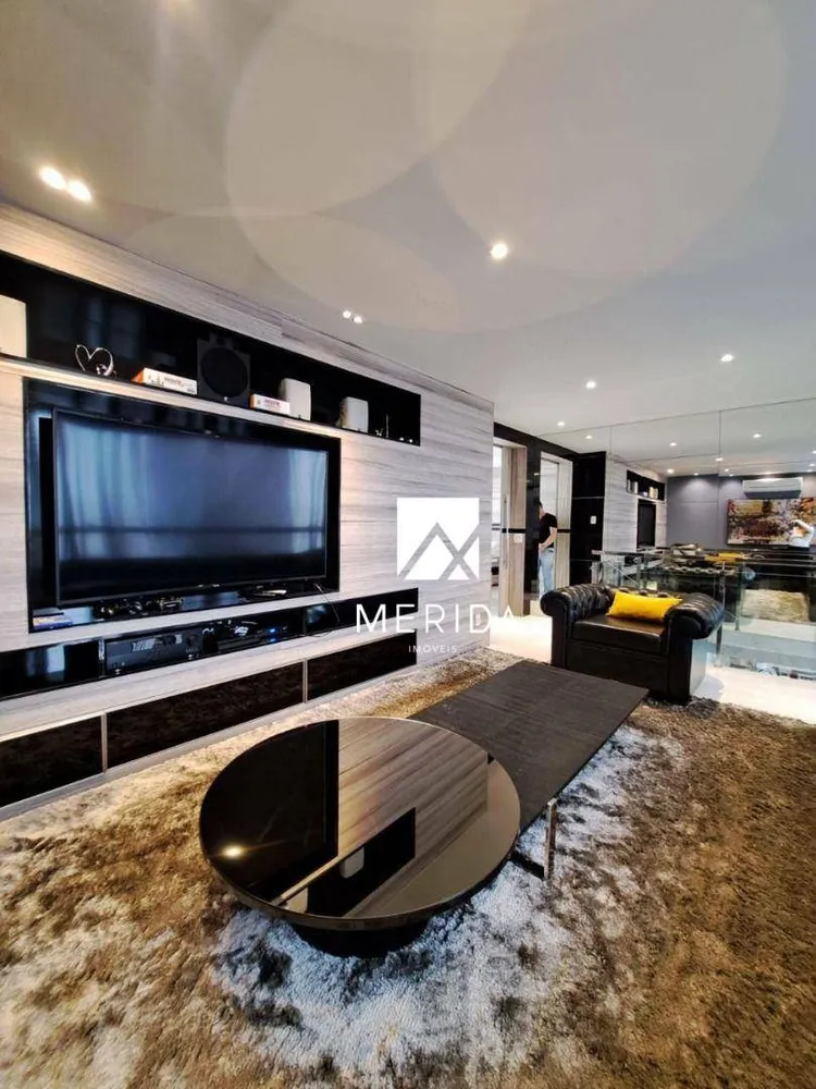 Cobertura, 3 quartos, 227 m² - Foto 2